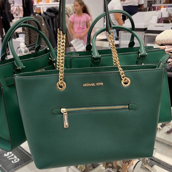 MICHAEL KORS
Jet Set Medium Front Zip Pebbled Leather Chain Tote Bag
Jewel Green - Picture 13 of 16